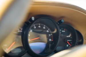 Image 7/50 of Porsche 911 Carrera 4 (2001)