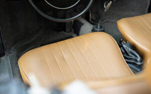 Image 44/65 de Volkswagen Karmann Ghia 1600 (1971)