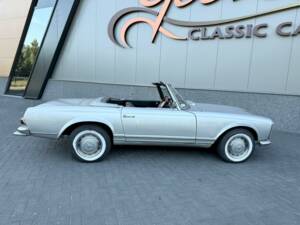 Image 1/36 of Mercedes-Benz 230 SL (1965)