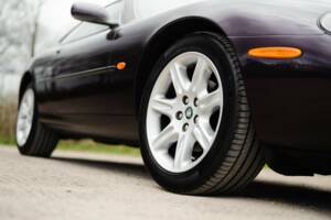 Immagine 25/28 di Jaguar XK8 4.0 (1999)