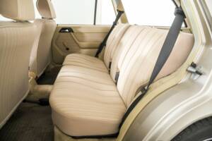 Bild 33/50 von Mercedes-Benz 230 TE (1987)