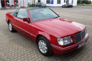 Bild 6/14 von Mercedes-Benz E 220 (1994)