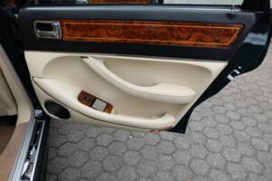 Image 33/77 de Jaguar XJ 40 (XJ-R) (1993)