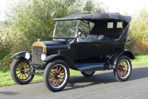 Image 4/41 of Ford Model T Touring (1925)