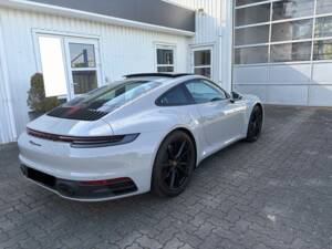 Image 4/12 of Porsche 911 Carrera (2023)