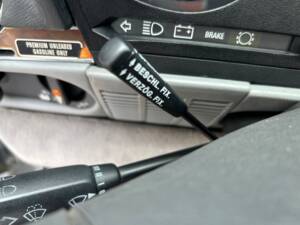 Image 16/36 of Mercedes-Benz 560 SL (1989)