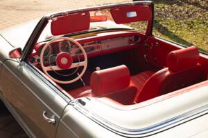 Image 6/20 de Mercedes-Benz 230 SL (1965)