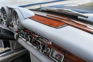 Imagen 10/13 de Mercedes-Benz 280 SE 3,5 (1971)