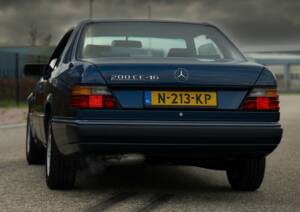 Bild 49/79 von Mercedes-Benz 200 CE (1993)