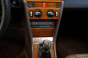Bild 25/33 von Mercedes-Benz 230 E (1990)