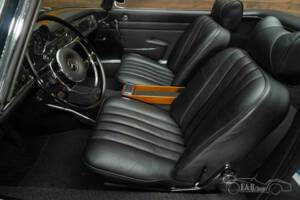 Image 13/18 of Mercedes-Benz 280 SL (1968)