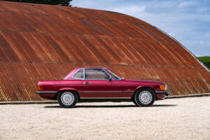 Afbeelding 2/36 van Mercedes-Benz 300 SL (1989)