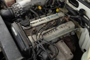 Bild 33/37 von Toyota Corolla GT (1986)