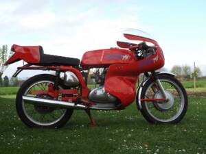 Immagine 6/50 di MV Agusta 350 Bicilindrica (1972)