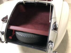 Imagen 21/24 de Jaguar XK 120 FHC (1952)