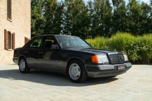 Bild 2/50 von Mercedes-Benz 300 E-24 (1989)