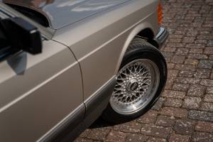 Imagen 2/50 de Mercedes-Benz 280 SE (1985)