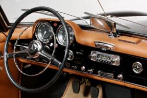 Afbeelding 19/27 van Mercedes-Benz 190 SL (1960)