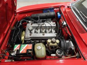 Image 11/14 of Alfa Romeo 2000 GT Veloce (1974)