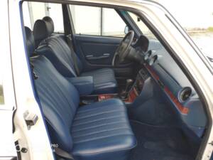 Bild 6/9 von Mercedes-Benz 200 (1978)