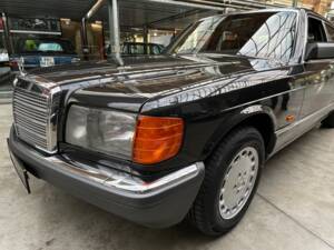 Bild 26/31 von Mercedes-Benz 300 SE (1989)