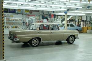 Image 15/50 of Mercedes-Benz 300 SE (1964)