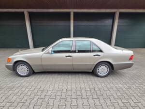 Image 3/103 de Mercedes-Benz 300 SE (1991)
