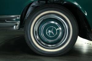 Bild 50/50 von Mercedes-Benz 250 SE (1966)