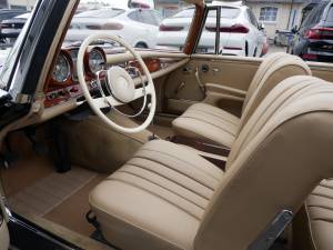 Image 9/25 of Mercedes-Benz 220 SE b (1963)