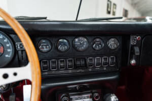 Image 14/36 of Jaguar E-Type (1969)