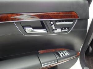 Image 74/99 of Mercedes-Benz S 65 AMG L (2006)