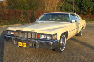 Image 4/56 of Cadillac Coupe DeVille (1977)