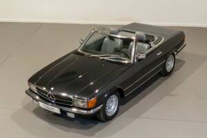 Image 23/32 of Mercedes-Benz 280 SL (1985)