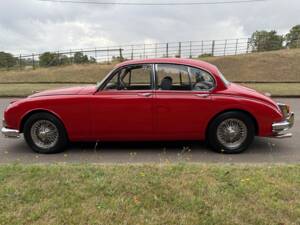 Image 2/36 of Jaguar Mk II 3.8 (1964)