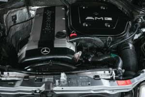 Image 23/43 of Mercedes-Benz 300 CE 3.2 AMG (1990)