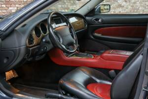 Immagine 3/50 di Jaguar XK8 4.0 (2002)
