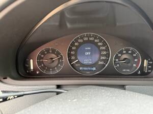 Image 25/27 of Mercedes-Benz CLK 320 (2002)