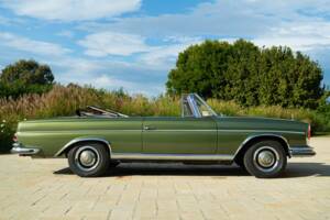 Obraz 7/50 pojazdu Mercedes-Benz 220 SE b (1964)