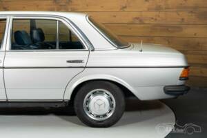 Image 8/8 of Mercedes-Benz 250 (1978)