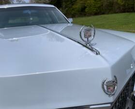 Image 4/26 of Cadillac Fleetwood 60 Special Brougham (1971)