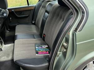 Image 14/19 of BMW 728i (1986)