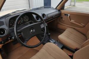 Afbeelding 5/15 van Mercedes-Benz 200 (1983)