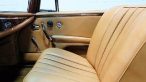 Bild 12/34 von Mercedes-Benz 220 SE b (1963)