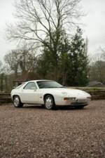 Image 8/50 of Porsche 928 S4 (1990)