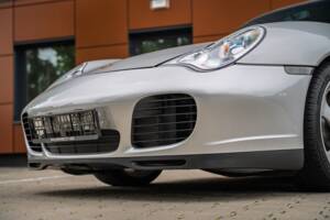 Afbeelding 70/73 van Porsche 911 Carrera 4S (2002)