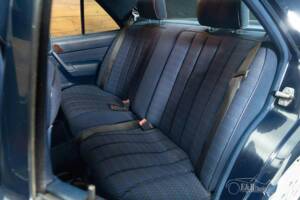 Imagen 10/19 de Mercedes-Benz 190 D (1990)