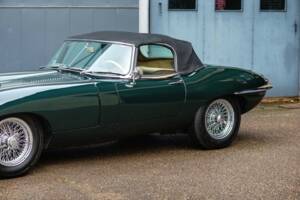 Image 21/48 de Jaguar Type E 4.2 (1965)