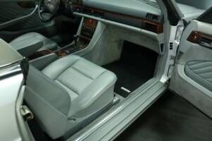 Afbeelding 29/50 van Mercedes-Benz 560 SEC (1991)