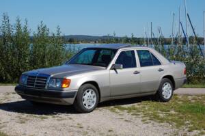 Image 1/34 of Mercedes-Benz 230 E (1992)