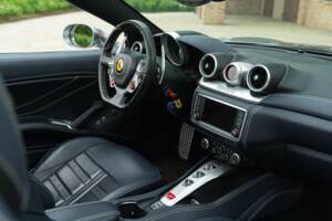 Bild 38/50 von Ferrari California T (2014)